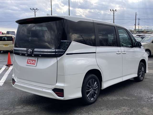 TOYOTA VOXY 4WD 2023