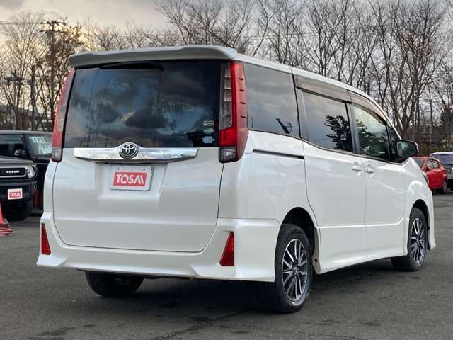 TOYOTA NOAH 4WD 2015