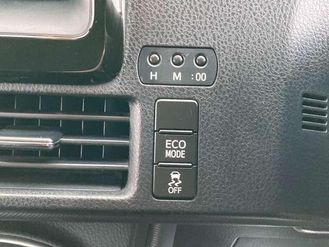 TOYOTA NOAH 4WD 2015