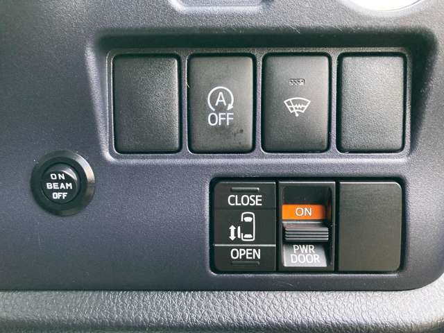 TOYOTA NOAH 4WD 2015