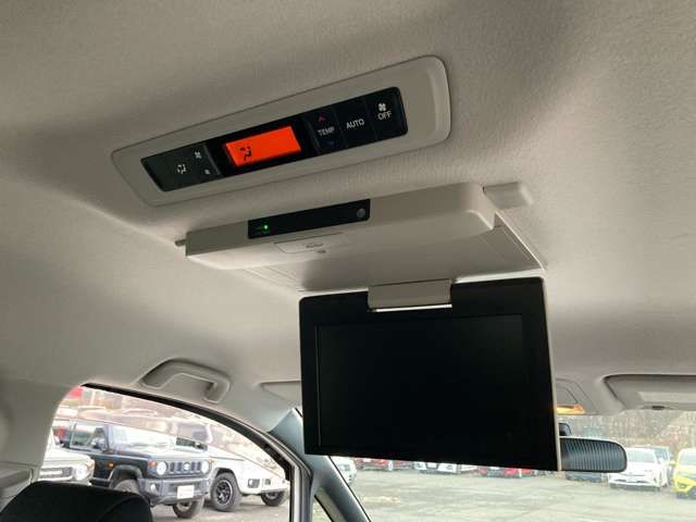 TOYOTA NOAH 4WD 2015