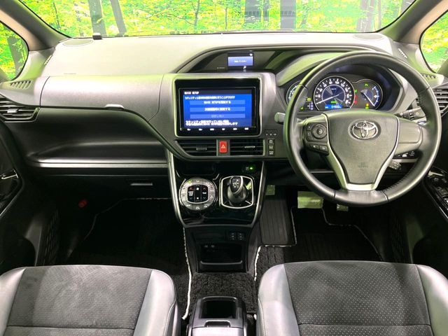 TOYOTA VOXY HYBRID 2021