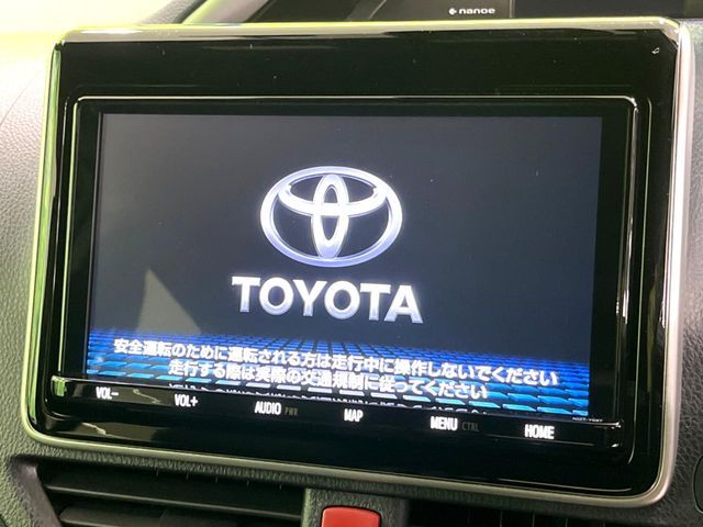 TOYOTA VOXY HYBRID 2021