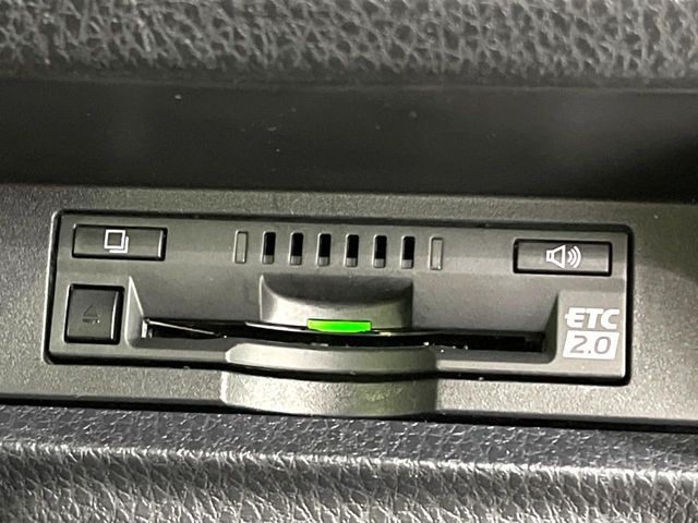 TOYOTA VOXY HYBRID 2021