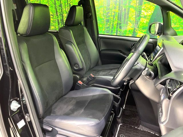 TOYOTA VOXY HYBRID 2021