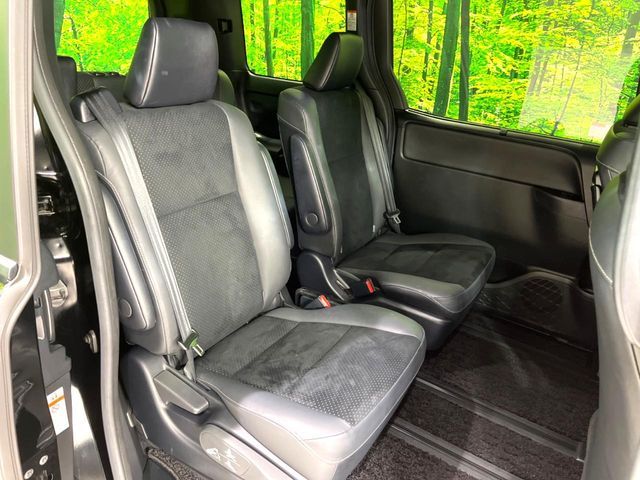 TOYOTA VOXY HYBRID 2021