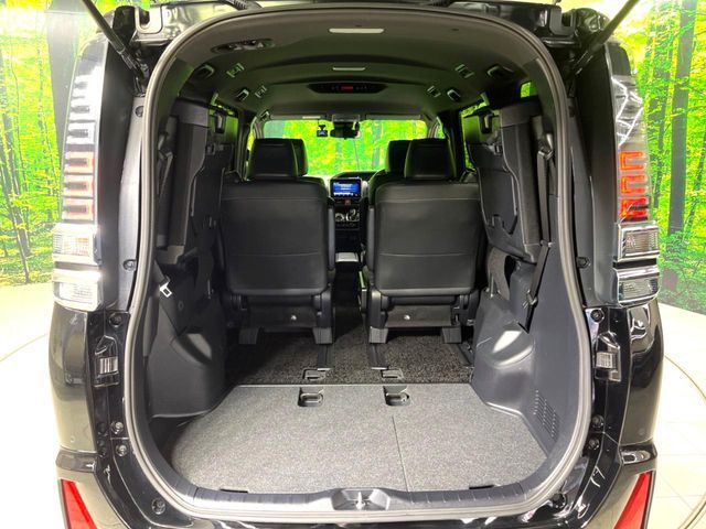 TOYOTA VOXY HYBRID 2021