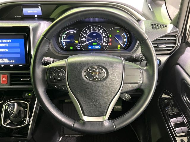 TOYOTA VOXY HYBRID 2021
