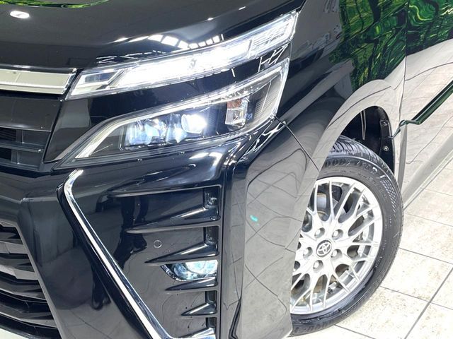 TOYOTA VOXY HYBRID 2021