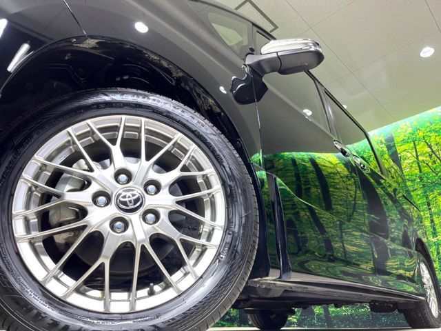 TOYOTA VOXY HYBRID 2021