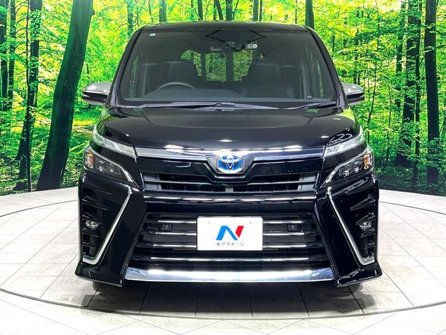 TOYOTA VOXY HYBRID 2021