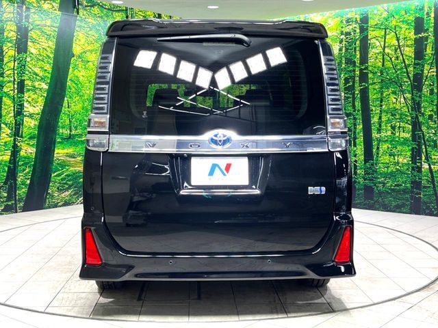 TOYOTA VOXY HYBRID 2021