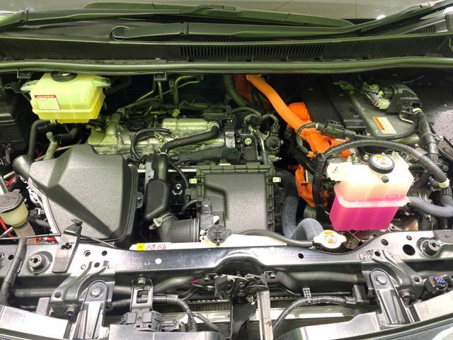 TOYOTA VOXY HYBRID 2021