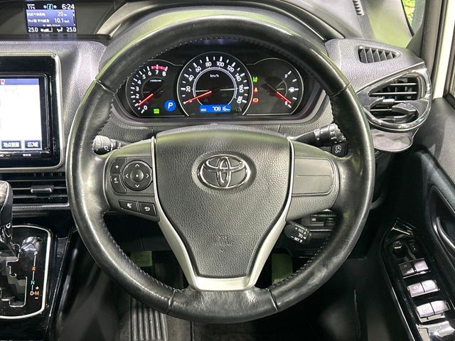 TOYOTA NOAH 2017