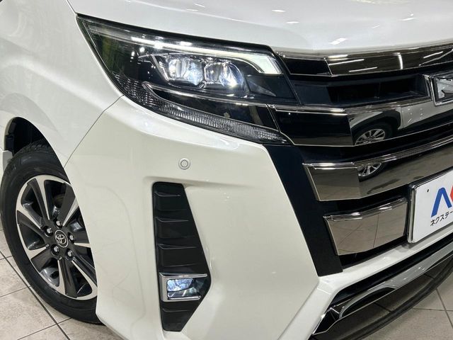 TOYOTA NOAH 2017