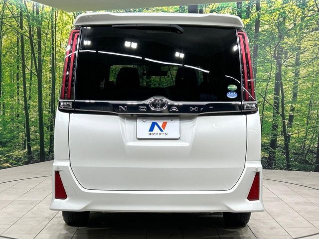 TOYOTA NOAH 2017