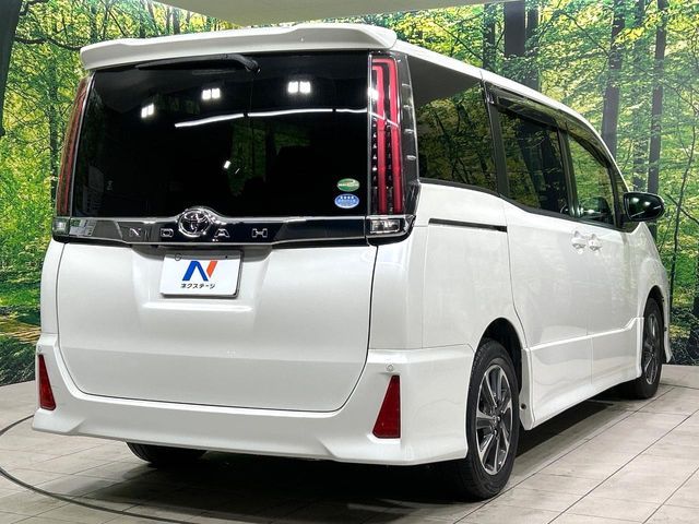 TOYOTA NOAH 2017