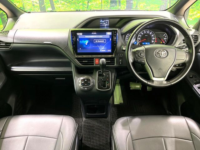 TOYOTA VOXY 2015