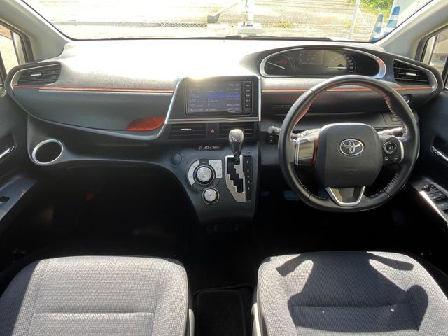 TOYOTA SIENTA HYBRID 2017