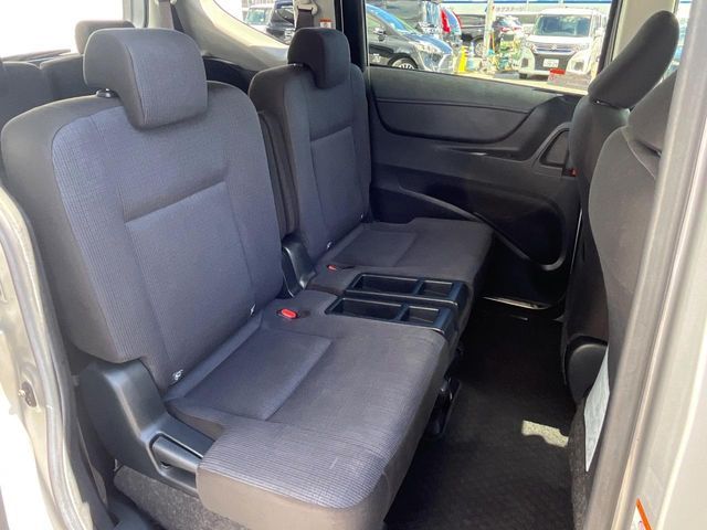 TOYOTA SIENTA HYBRID 2017