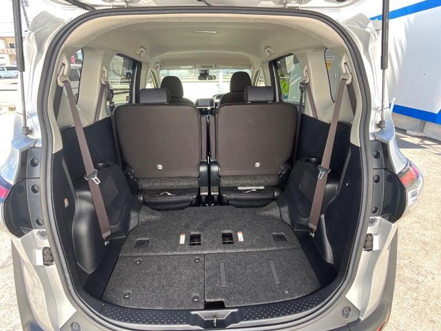 TOYOTA SIENTA HYBRID 2017