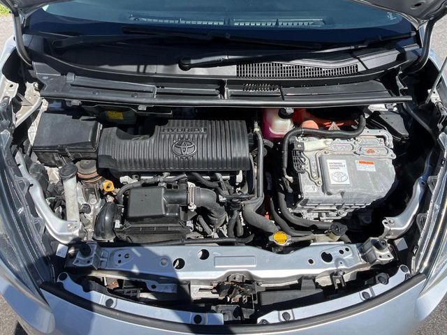 TOYOTA SIENTA HYBRID 2017