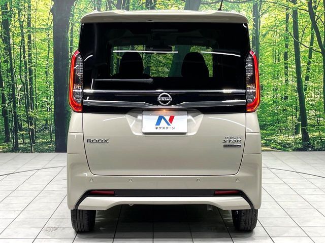 NISSAN ROOX 2024
