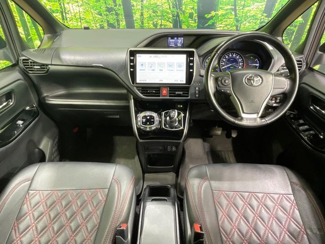 TOYOTA VOXY HYBRID 2020