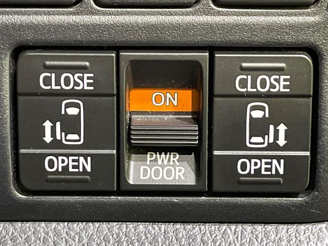 TOYOTA VOXY HYBRID 2020