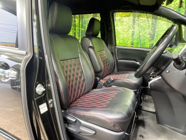 TOYOTA VOXY HYBRID 2020