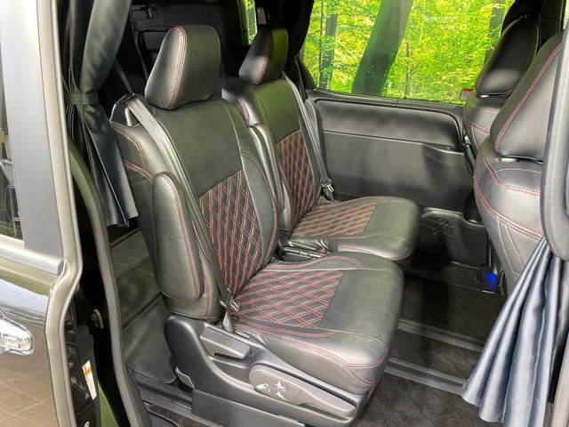 TOYOTA VOXY HYBRID 2020