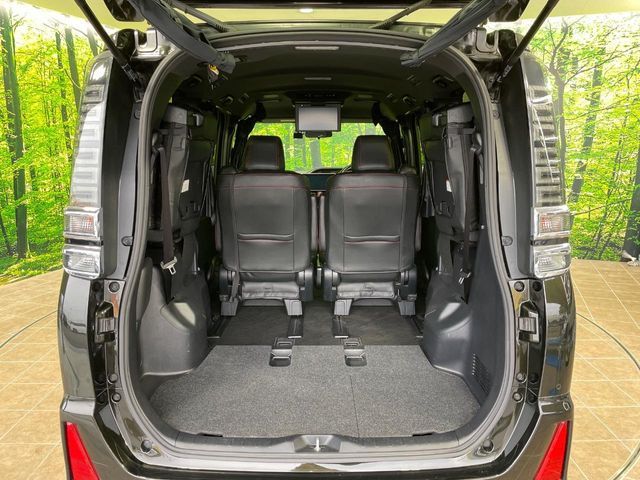 TOYOTA VOXY HYBRID 2020