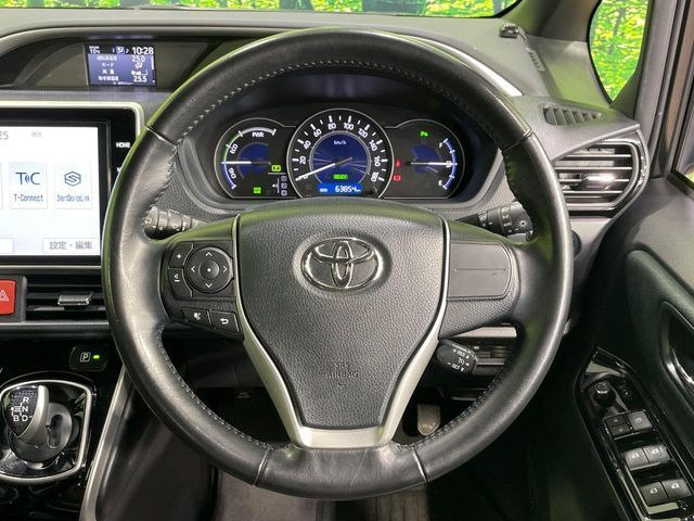 TOYOTA VOXY HYBRID 2020