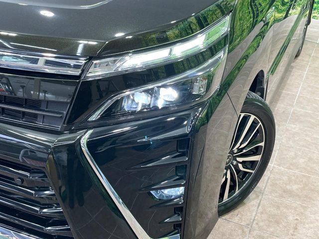 TOYOTA VOXY HYBRID 2020