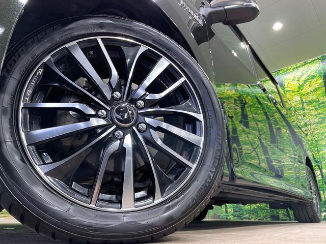 TOYOTA VOXY HYBRID 2020