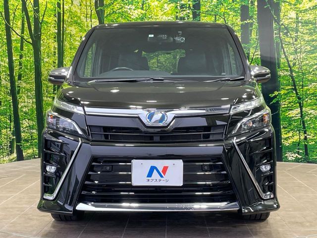 TOYOTA VOXY HYBRID 2020