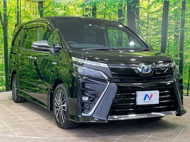 TOYOTA VOXY HYBRID 2020