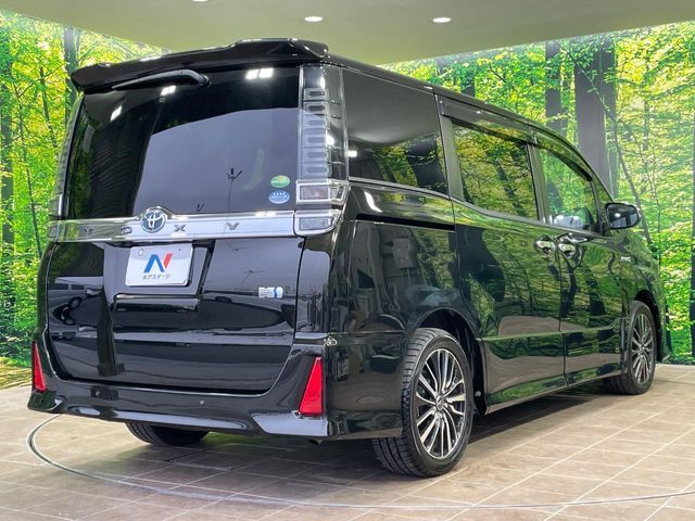 TOYOTA VOXY HYBRID 2020