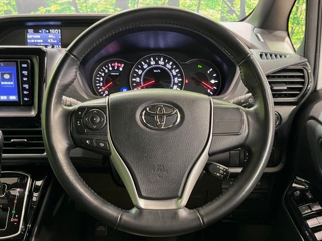 TOYOTA NOAH 2021