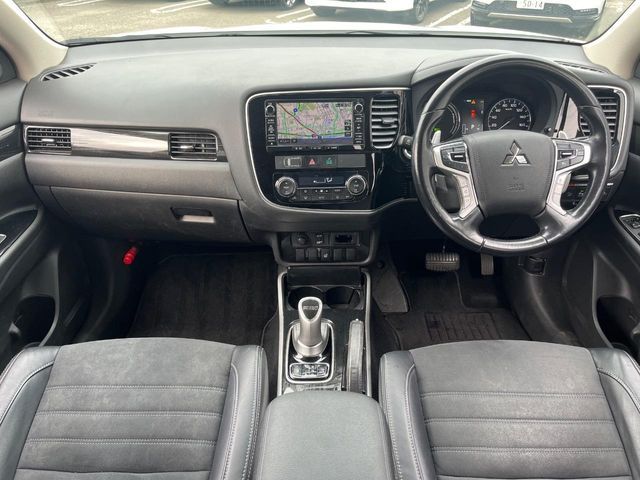 MITSUBISHI OUTLANDER PHEV 2015