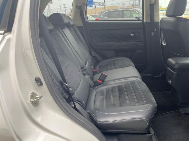 MITSUBISHI OUTLANDER PHEV 2015