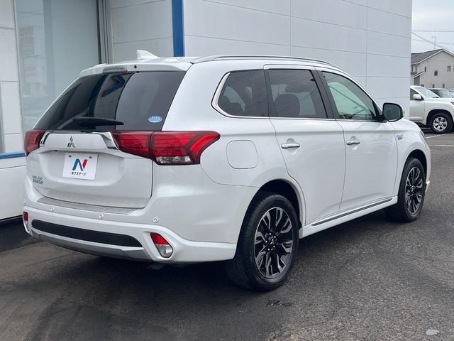 MITSUBISHI OUTLANDER PHEV 2015