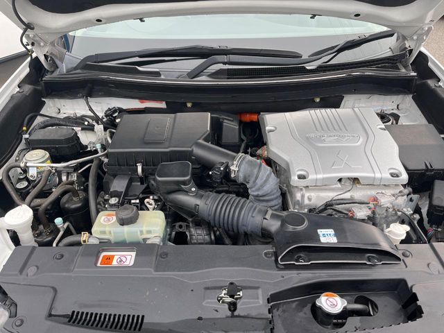 MITSUBISHI OUTLANDER PHEV 2015