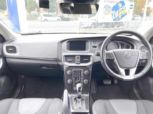 VOLVO VOLVO V40 2018