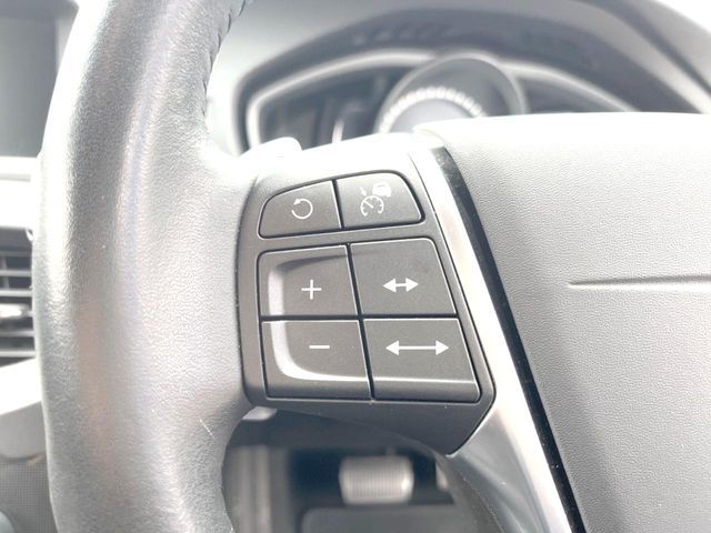 VOLVO VOLVO V40 2018