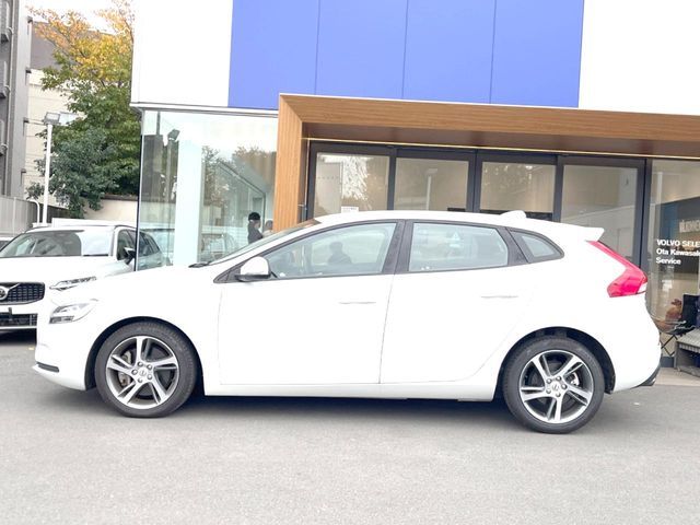 VOLVO VOLVO V40 2018