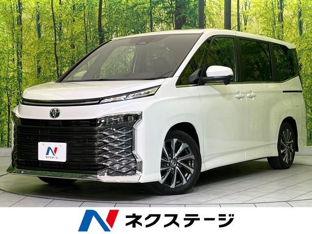 TOYOTA VOXY 2023