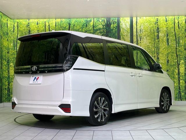 TOYOTA VOXY 2023