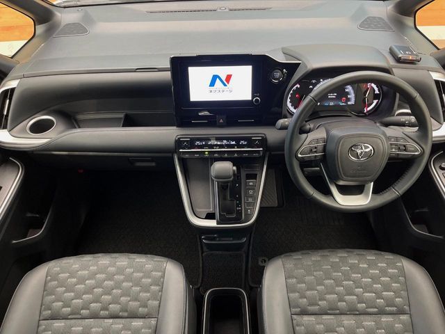 TOYOTA VOXY 4WD 2024