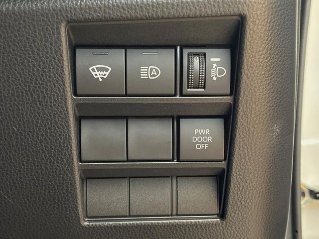 TOYOTA VOXY 4WD 2024